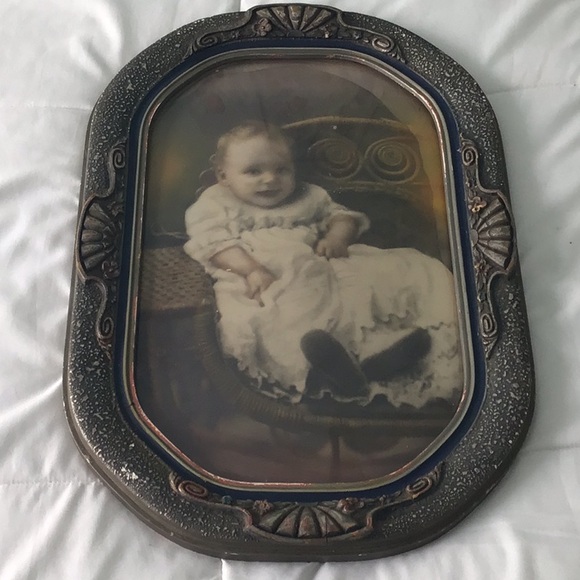 Vintage Other - Vintage wood frame w/ portrait - Rare Find